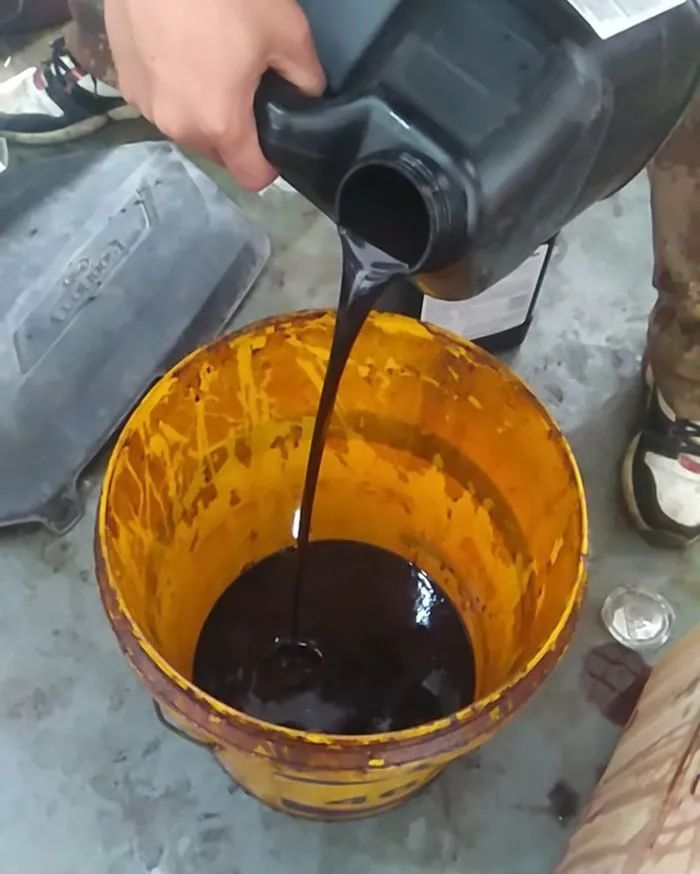 廢機(jī)油處理難度大，擺脫“惡臭異味”又有什么方向？.jpg