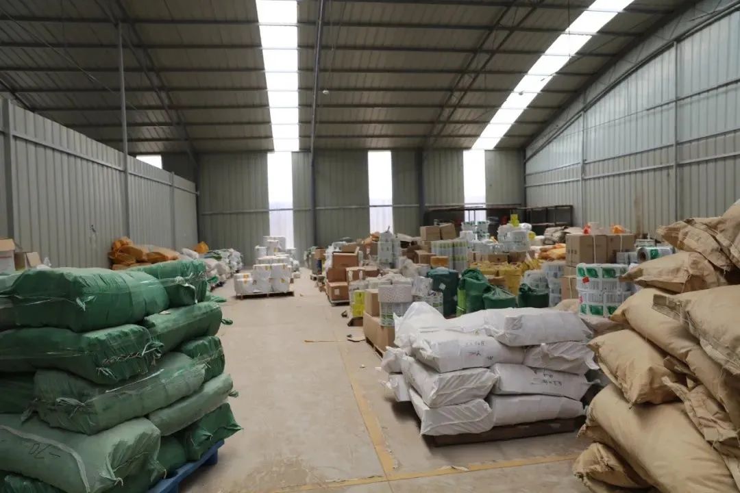 飼料廠車(chē)間腥臭味擾民，就用Dejing的凈飼料廠專(zhuān)用除臭劑.jpg